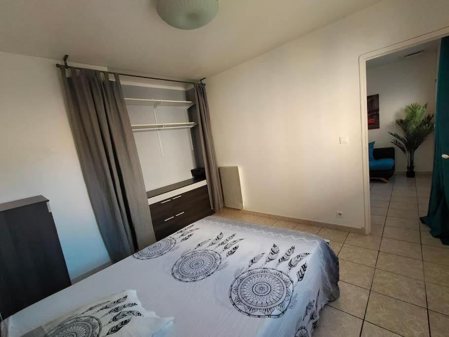 Independant - - Les Routes Apartment